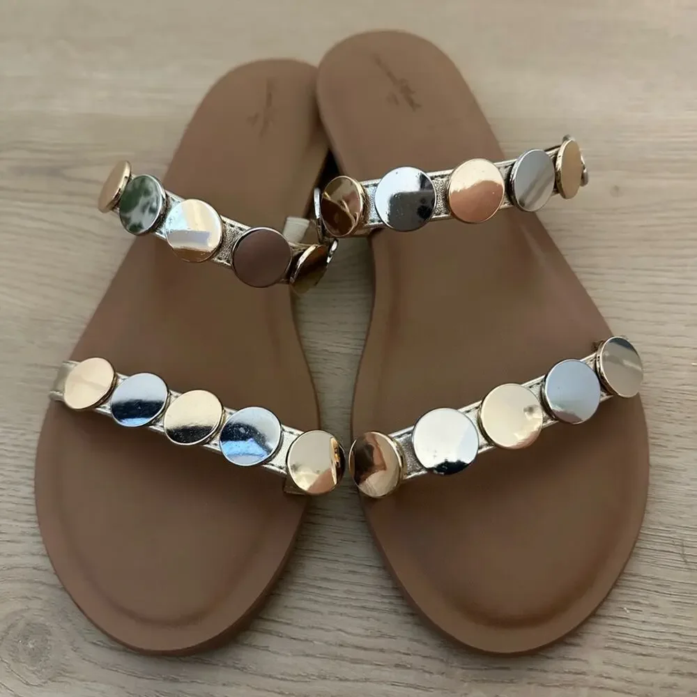 Gently word Women’s size 9 1/2 Universal Thread sandals with metallic accents